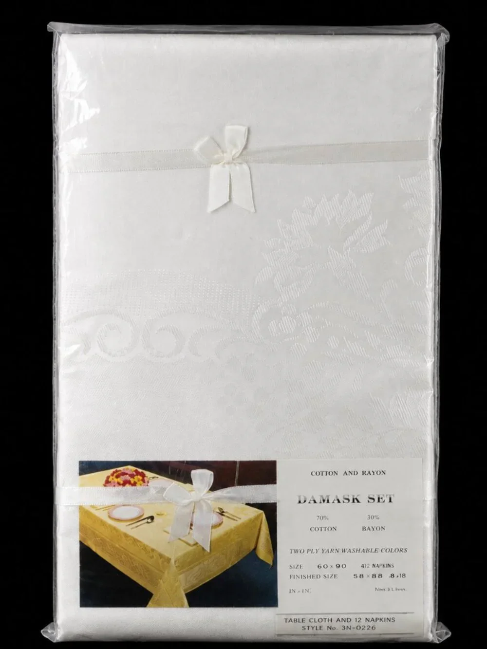 Damask White Tablecloth With Napkins NIP 60 x 90 Japan